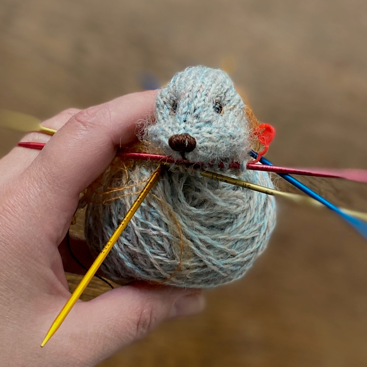 Finish the face of your knitted animal - Cinthia Vallet - Fri. 7/31