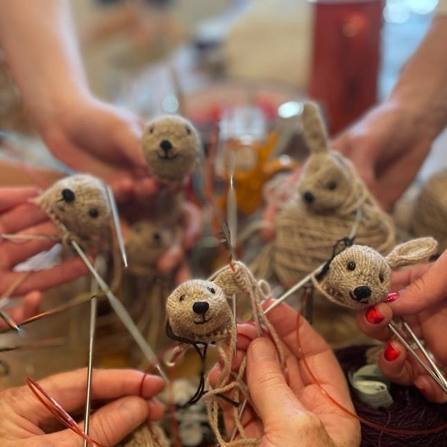 Finish the face of your knitted animal - Cinthia Vallet - Fri. 7/31