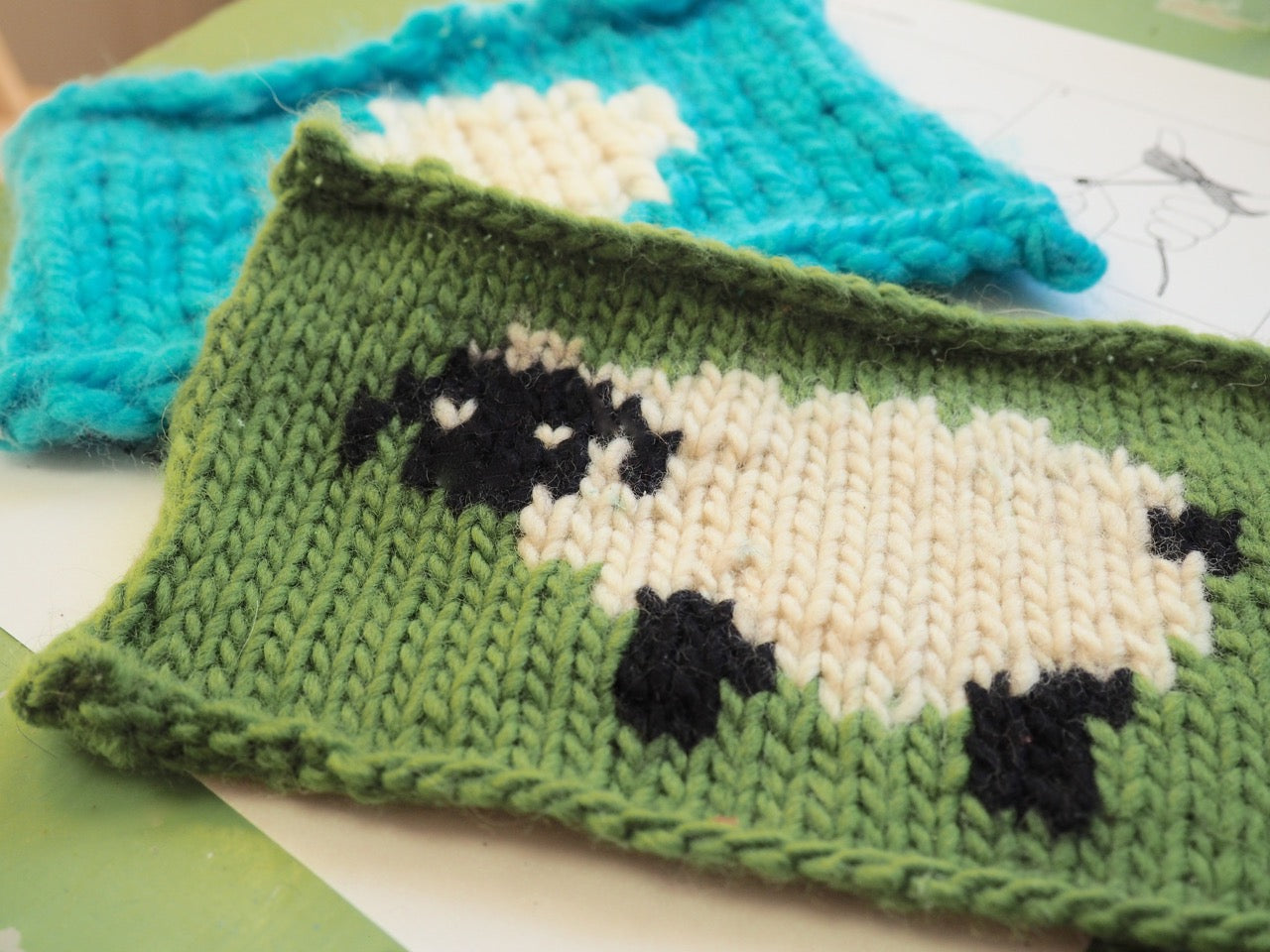 Picture-Perfect Intarsia: No Bobbins, No Stress - Debbie Stoller - Sun. 8/2